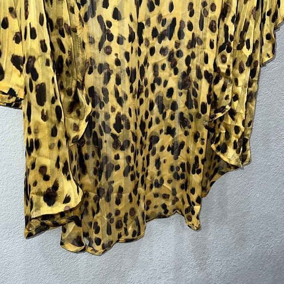 Cheetah print bell sleeve cover up - Picture 4 of 6
